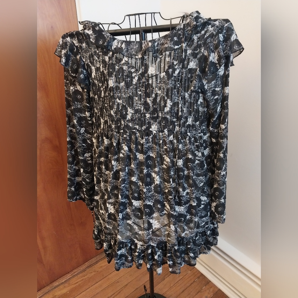 Free People Pre-Loved. Excellent Condition.Size S Floral.